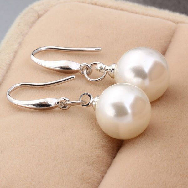 Elegant Shell Pearl Earrings - Image 2