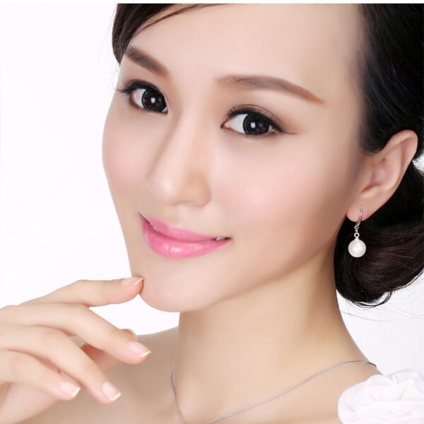Elegant Shell Pearl Earrings - Image 3