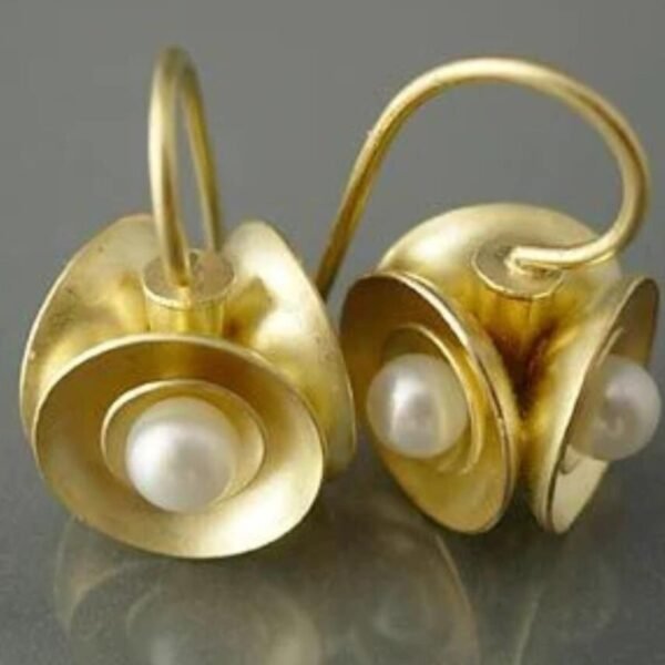 Maillard - Style Lily Pearl Eardrops - Image 2